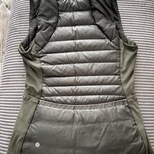 lululemon athletica Women's Down for a run vest II GATOR Green Quilted Vest